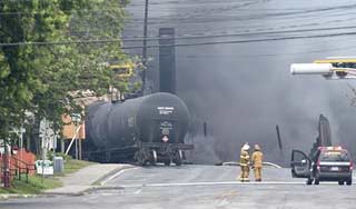 Tren cargado con petróleo se descarrila al este de Montreal, Canadá